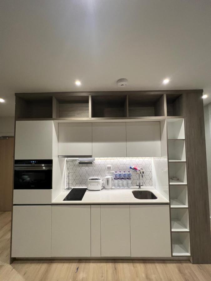 London Luxxe Suites & Apartments - London Heathrow Airport, Terminal 1 2 3 4 5 希思罗 外观 照片