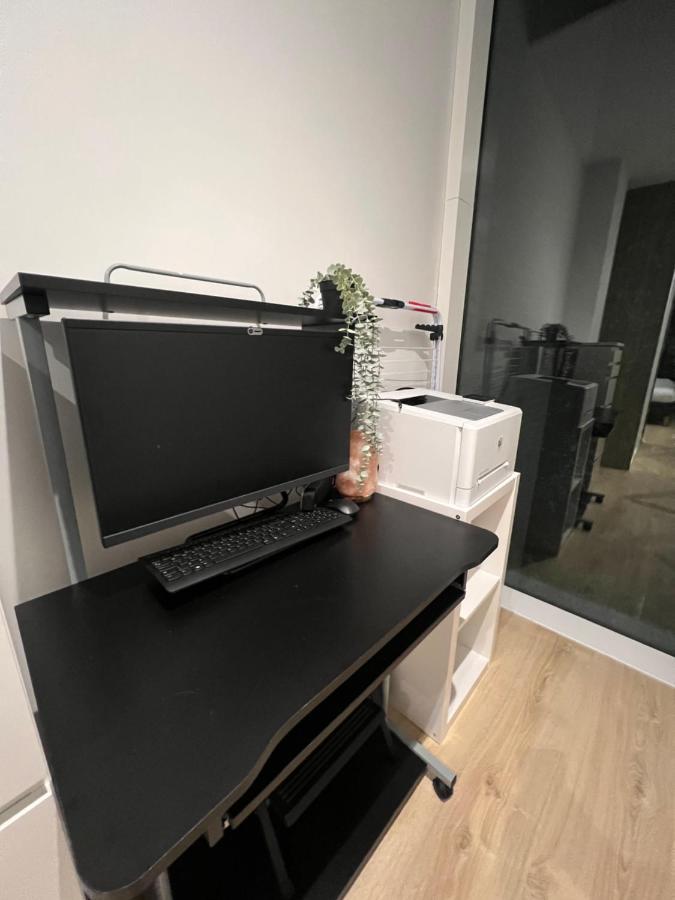London Luxxe Suites & Apartments - London Heathrow Airport, Terminal 1 2 3 4 5 希思罗 外观 照片