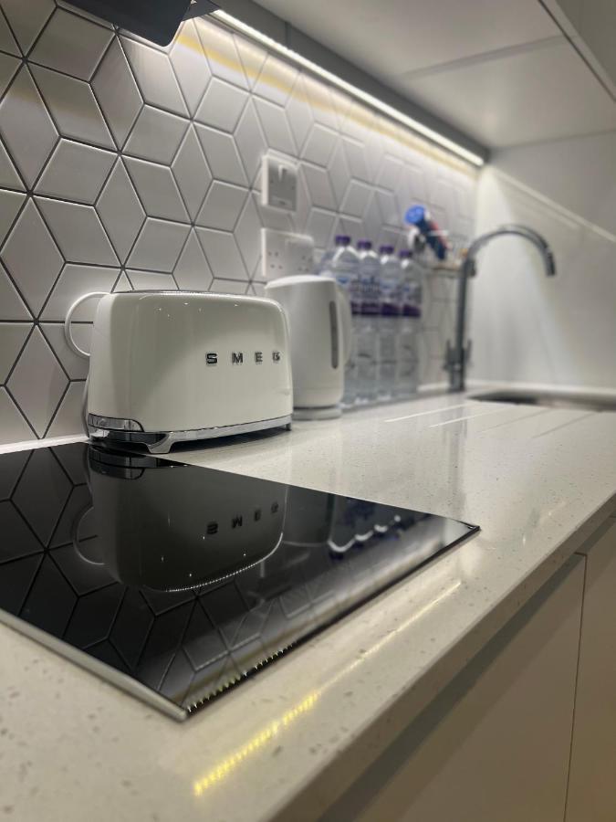 London Luxxe Suites & Apartments - London Heathrow Airport, Terminal 1 2 3 4 5 希思罗 外观 照片