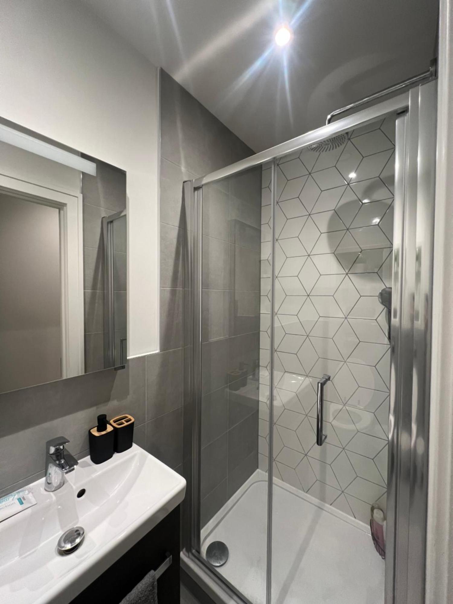 London Luxxe Suites & Apartments - London Heathrow Airport, Terminal 1 2 3 4 5 希思罗 外观 照片