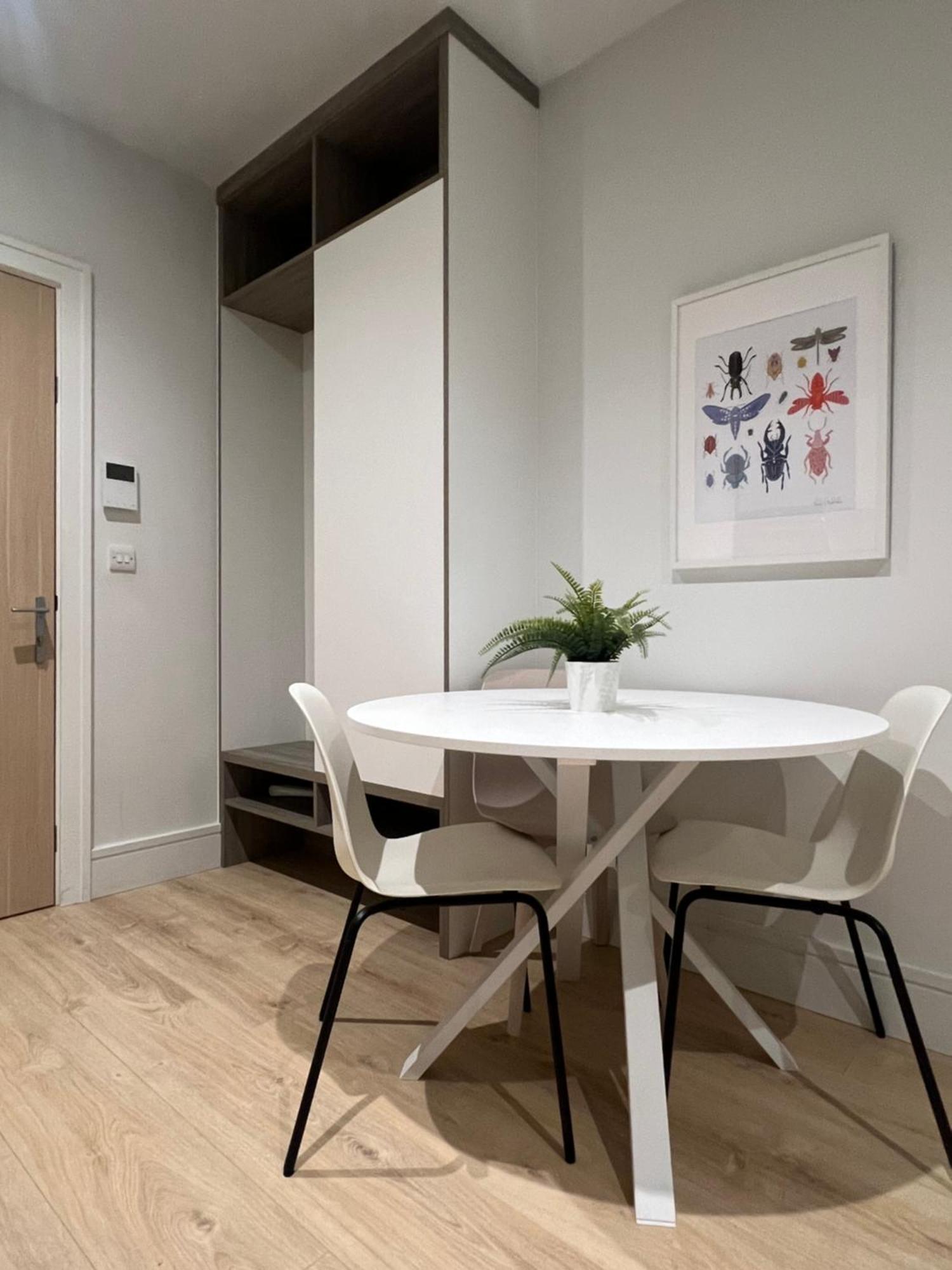 London Luxxe Suites & Apartments - London Heathrow Airport, Terminal 1 2 3 4 5 希思罗 外观 照片