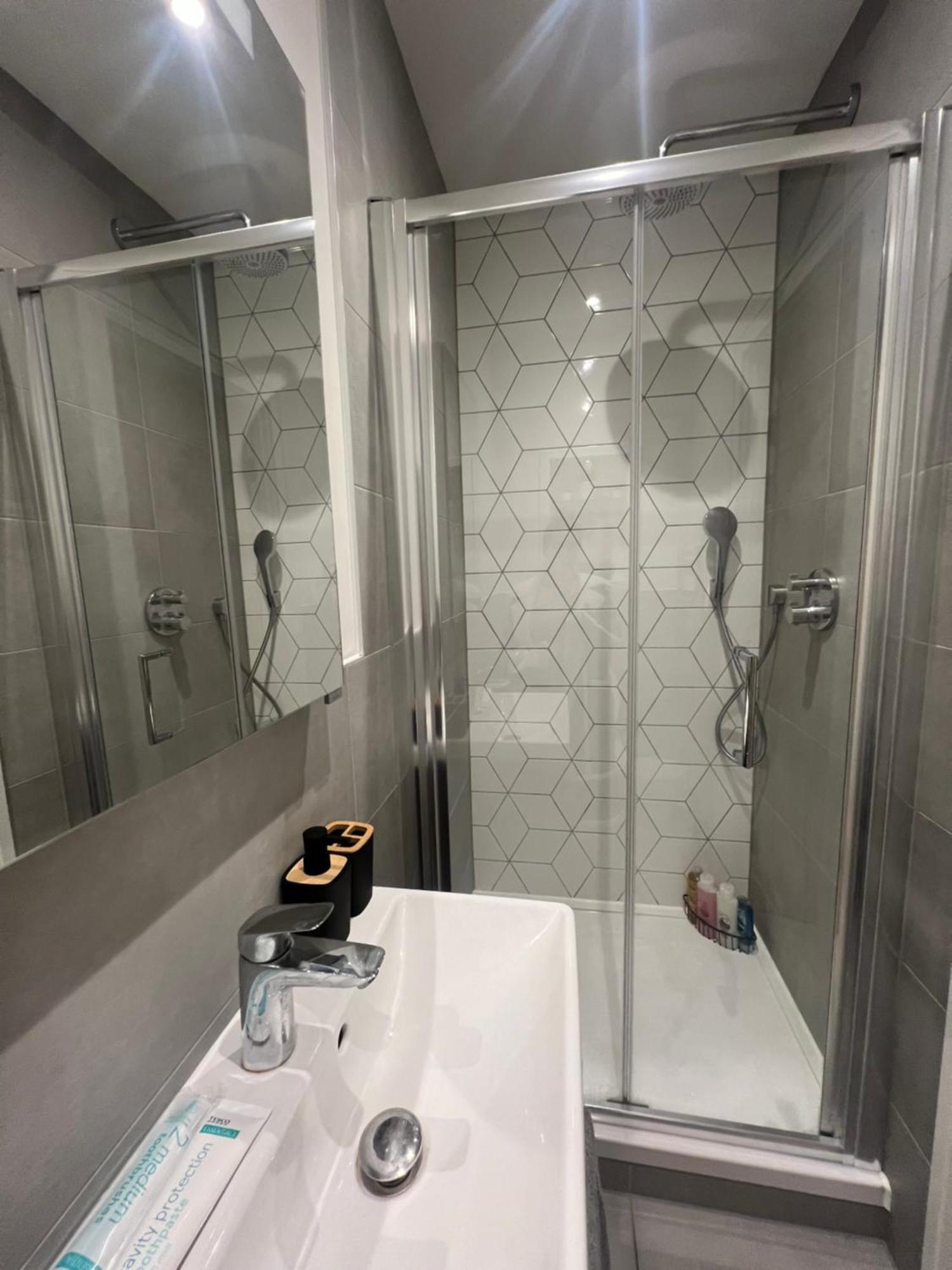 London Luxxe Suites & Apartments - London Heathrow Airport, Terminal 1 2 3 4 5 希思罗 外观 照片