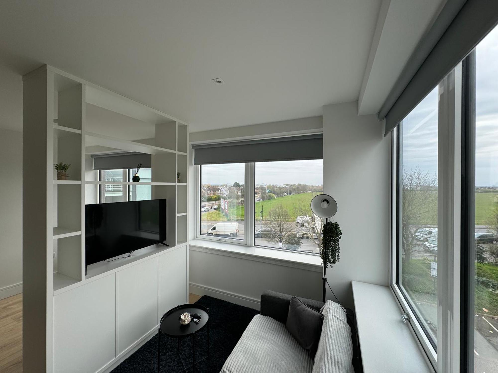 London Luxxe Suites & Apartments - London Heathrow Airport, Terminal 1 2 3 4 5 希思罗 外观 照片